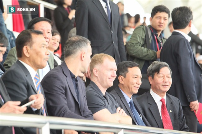 Ngày dài ở Việt Nam và hành động hài hước, đáng yêu của Ryan Giggs, Scholes - Ảnh 8.