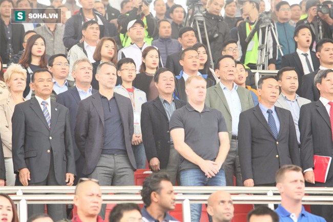 Ngày dài ở Việt Nam và hành động hài hước, đáng yêu của Ryan Giggs, Scholes - Ảnh 9.