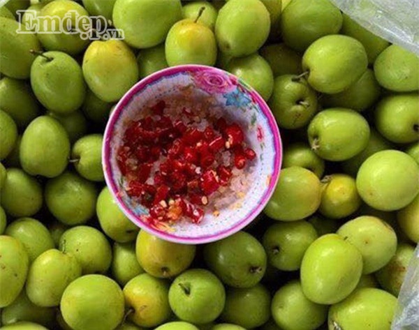 Táo chua đầu mùa 45.000 đồng/kg vẫn hút người mua