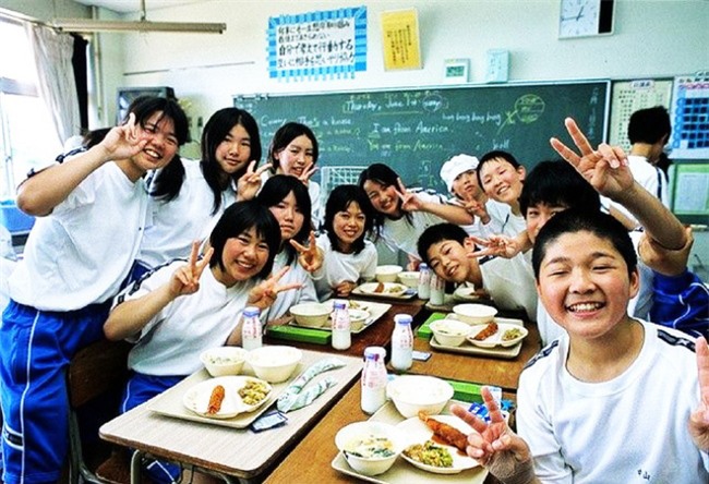 15 quy định hà khắc trong trường học Nhật Bản sẽ khiến con phải biết ơn vì độ mềm mỏng của bố mẹ ở nhà - Ảnh 3.