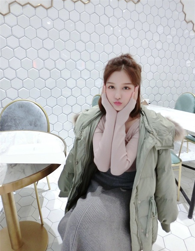 Lỡ tay tắt nhầm hiệu ứng làm đẹp khi livestream, hot girl Trung Quốc lộ nhan sắc thật - Ảnh 7.