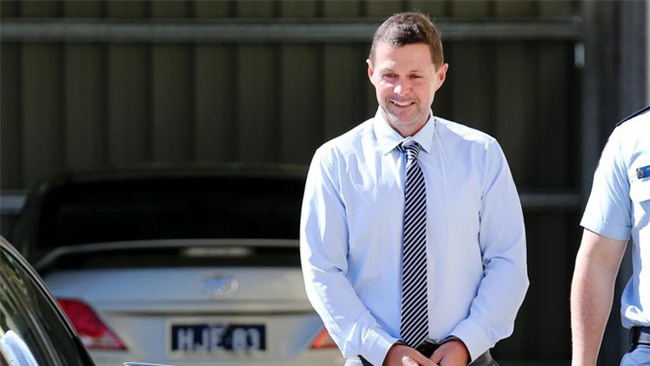 Chồng khai vợ té thang nên chết nhưng nhìn vào chiếc bàn ủi gỉ sét ở hiện trường đã tố cáo tội ác của hắn - Ảnh 1.