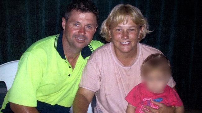 Chồng khai vợ té thang nên chết nhưng nhìn vào chiếc bàn ủi gỉ sét ở hiện trường đã tố cáo tội ác của hắn - Ảnh 2.