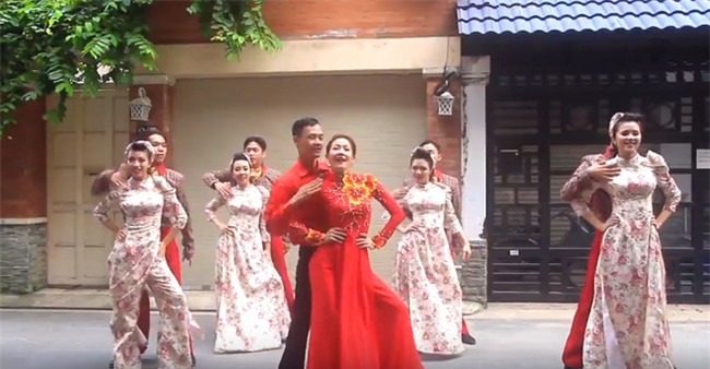 Những lễ đính hôn phá cách của các cặp thánh lầy khuấy đảo mùa cưới 2017 - Ảnh 11.