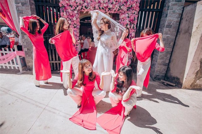 Những lễ đính hôn phá cách của các cặp thánh lầy khuấy đảo mùa cưới 2017 - Ảnh 20.