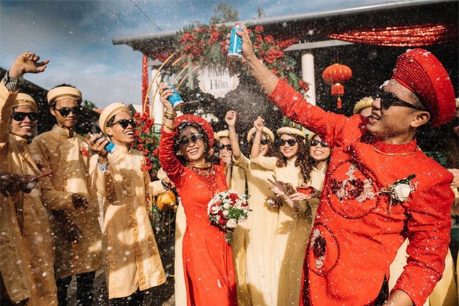 Những lễ đính hôn phá cách của các cặp thánh lầy khuấy đảo mùa cưới 2017 - Ảnh 5.