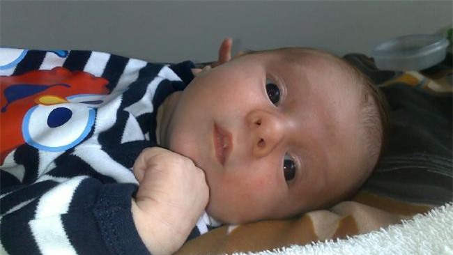 Rung lắc mạnh khiến con xuất huyết não tử vong, ông bố nhận án 9 năm tù về tội ngộ sát - Ảnh 1.