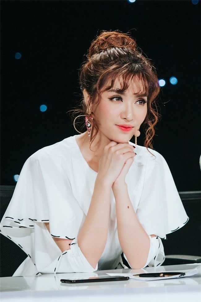 Bích Phương từng chia sẻ, thời điểm bị công chúng chỉ trích, cô từng muốn buông xuôi tất cả nhưng  sau đó đã mạnh mẽ để bước tiếp. - Tin sao Viet - Tin tuc sao Viet - Scandal sao Viet - Tin tuc cua Sao - Tin cua Sao