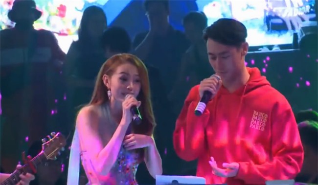 Minh Hằng hát live cùng Rocker Nguyễn tại buổi họp fan. - Tin sao Viet - Tin tuc sao Viet - Scandal sao Viet - Tin tuc cua Sao - Tin cua Sao