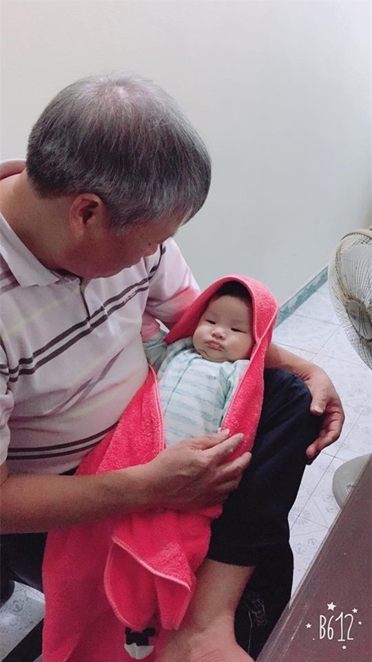 Tâm sự “đêm cuối ở cữ nhà ngoại” của mẹ bỉm sữa khiến hội chị em bật khóc nức nở