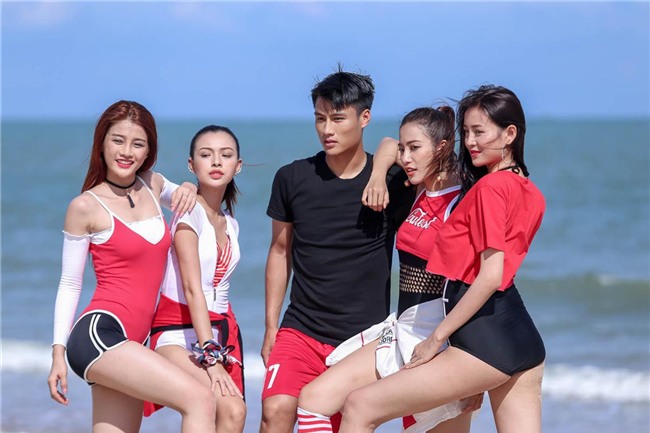 Công Phượng, Mạc Hồng Quân và những cầu thủ Việt kiếm thêm bằng nghề tay trái - Ảnh 2.