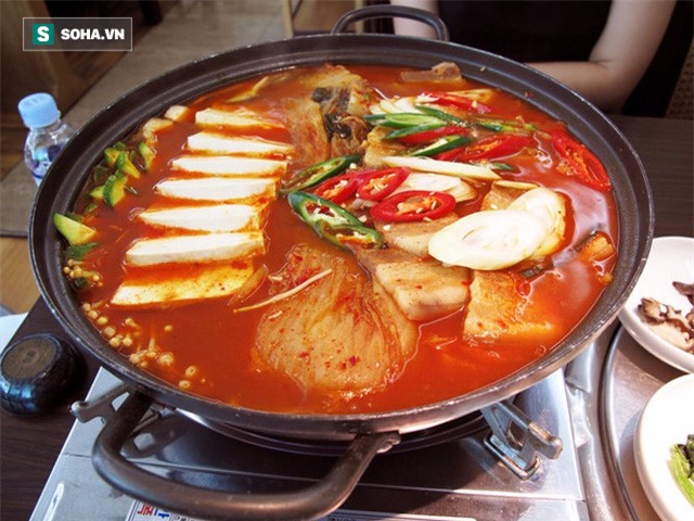 “6 nguyên tắc vàng” giúp bạn yên tâm ăn lẩu mà không lo gây tổn hại đến sức khỏe - Ảnh 2.