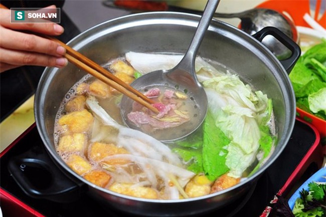 “6 nguyên tắc vàng” giúp bạn yên tâm ăn lẩu mà không lo gây tổn hại đến sức khỏe - Ảnh 1.