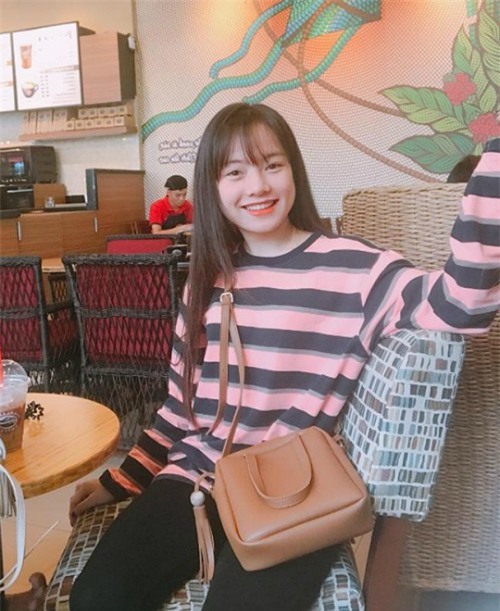 Tự sướng một tấm trước khi đi bưng tráp, cô gái khiến dân tình ôm tim vì xinh như cô Tấm - Ảnh 2.