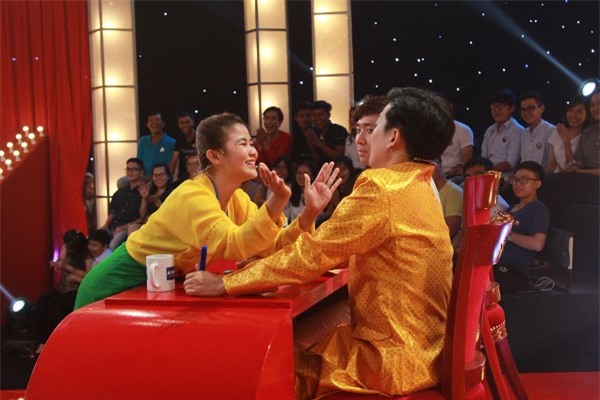 Thách thức danh hài: Cô gái miền Tây cả gan tát Trường Giang trên sân khấu-3