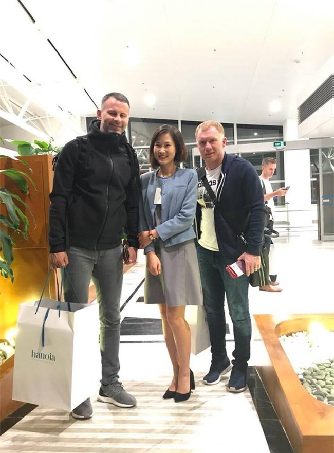 Scholes hài hước gian lận giống Ronaldo trước lúc rời Việt Nam - Ảnh 6.