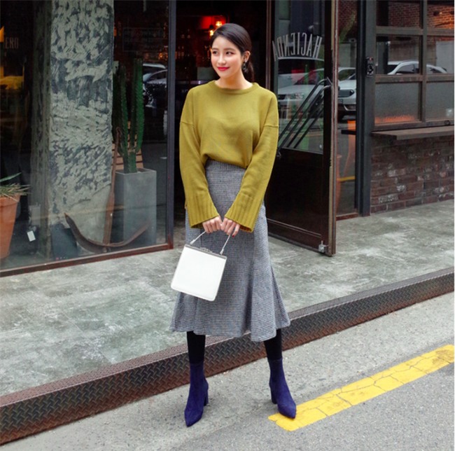 Lên đồ ấm áp cho ngày trời lạnh tăng cường với 4 kiểu chân váy chuyên dụng của mùa đông - Ảnh 5.