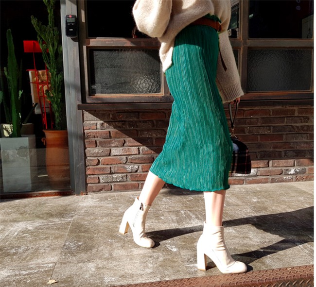 Lên đồ ấm áp cho ngày trời lạnh tăng cường với 4 kiểu chân váy chuyên dụng của mùa đông - Ảnh 7.