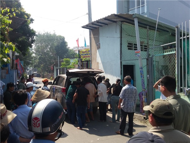 Bình Dương: Sau trận cãi vã, vợ hốt hoảng phát hiện chồng chết trong tư thế treo cổ trong nhà trọ - Ảnh 2.