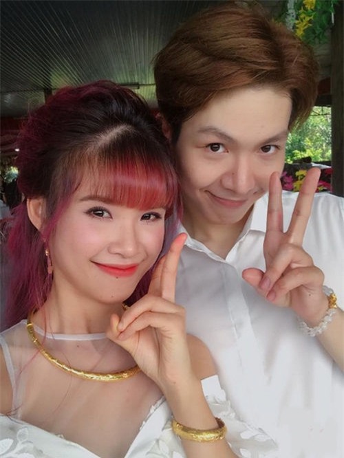 Những sao Việt đeo vàng nặng trĩu trong ngày cưới của mình