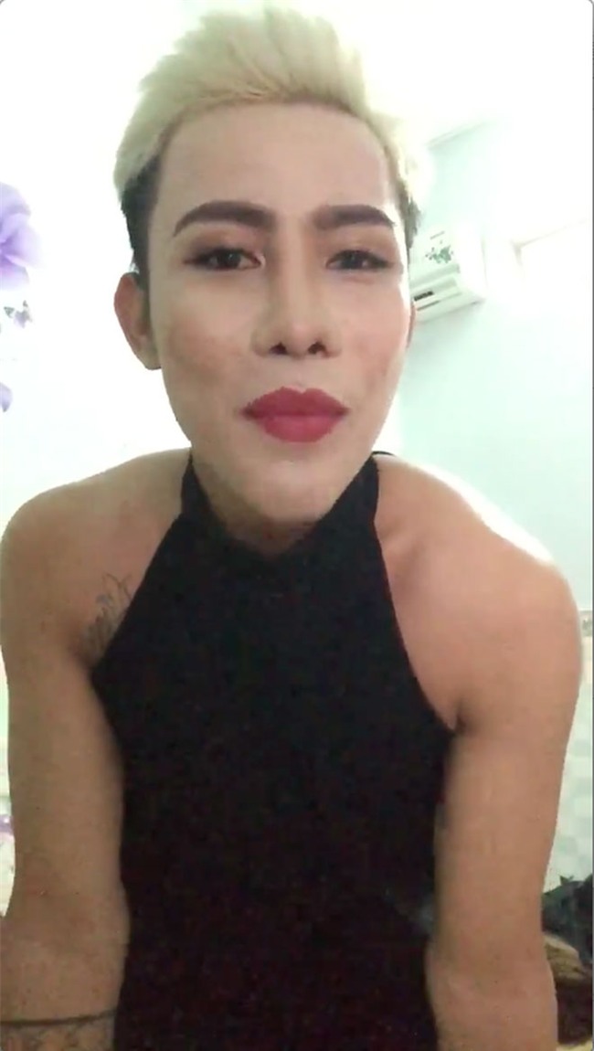 Một năm trôi qua, thảng thốt nhìn lại thấy Tùng Sơn đã biến hình thành Miley Cyrus từ bao giờ