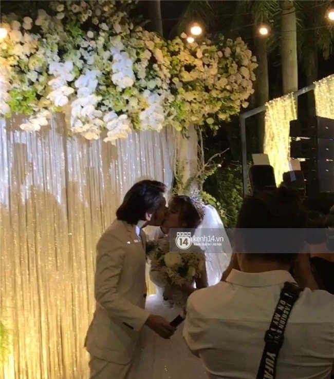 Cập nhật: Khởi My và Kelvin Khánh thay trang phục giản dị để tham gia tiệc cưới - Ảnh 13.