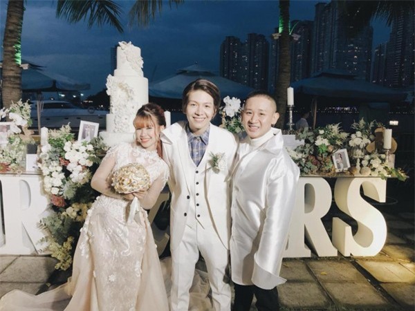 Cập nhật: Khởi My và Kelvin Khánh thay trang phục giản dị để tham gia tiệc cưới - Ảnh 6.