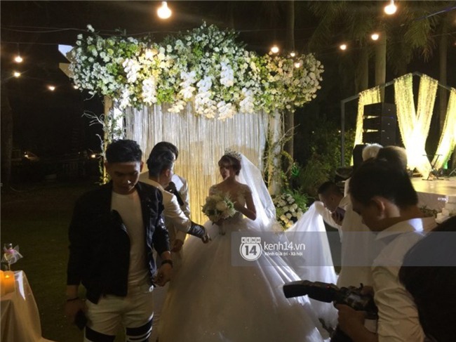 Cập nhật: Khởi My và Kelvin Khánh thay trang phục giản dị để tham gia tiệc cưới - Ảnh 8.