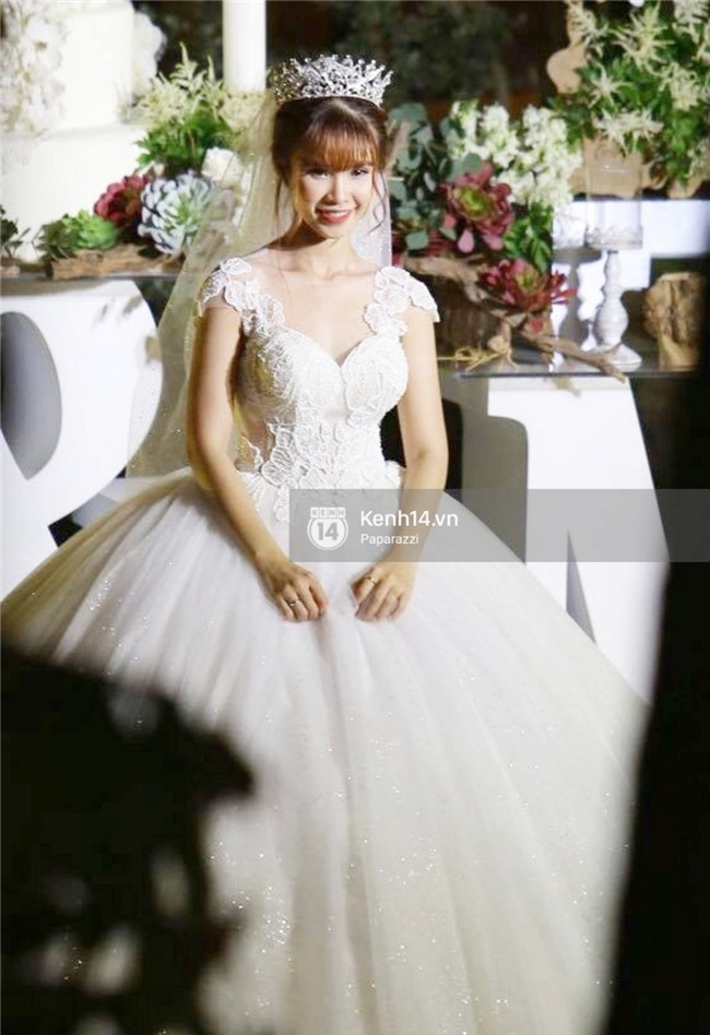 Chiếc váy lộng lẫy này đã biến Khởi My thành công chúa trong đám cưới cổ tích của chính mình - Ảnh 2.