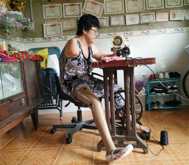 nguoi dan ba goa va chiec chan gia "chap va" tu nhung manh vai vun - 1