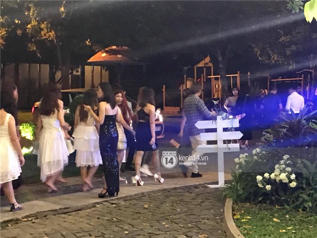 Clip: Kết thúc đám cưới, vợ chồng Khởi My - Kelvin Khánh cưỡi mô tô về nhà, ôm lấy nhau không rời - Ảnh 2.