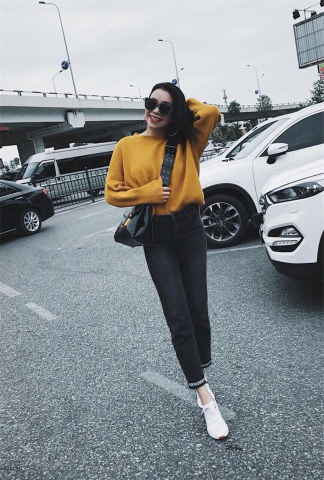Street style sao Việt: Kỳ Duyên khoe chân dài bất tận, Angela Phương Trinh mặc váy xinh nhưng lại ngồi kém duyên - Ảnh 7.
