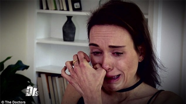 Mắc chứng bệnh lạ, cô gái 28 tuổi bị gọi là bộ xương di động từng nhiều lần suýt chết vì quá gầy - Ảnh 2.