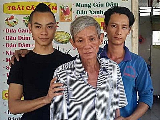 Anh em ruột làm con nuôi ở Pháp về Việt Nam tìm mẹ