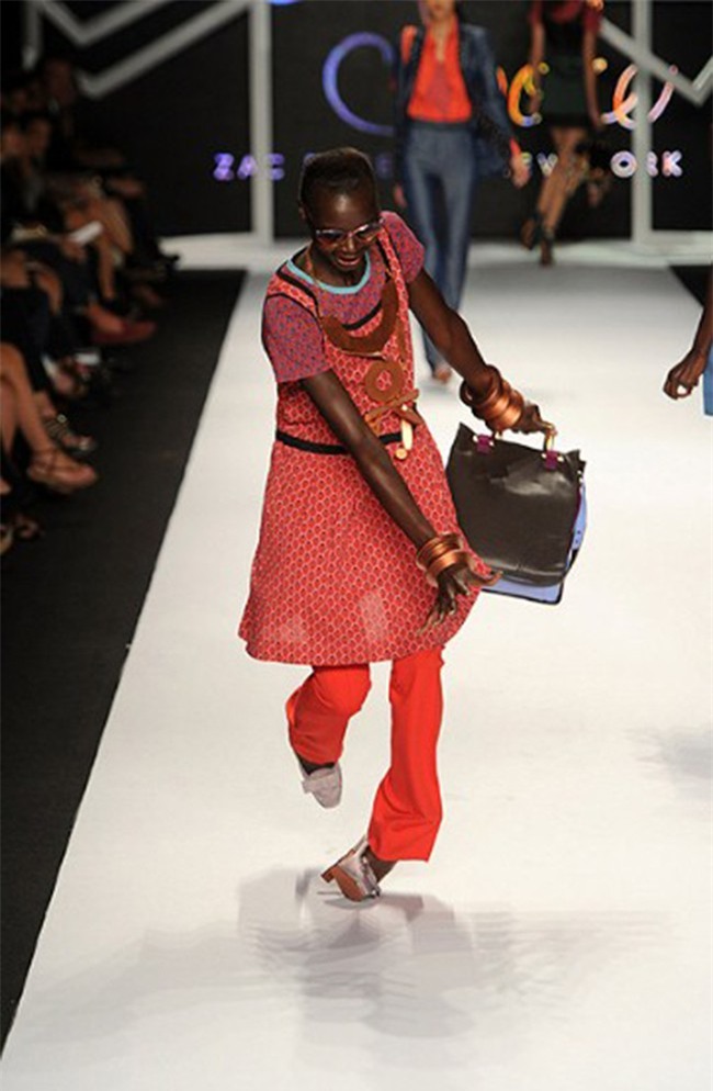 500 pha ngã sấp mặt của các người mẫu trên sàn catwalk: Trốn chẳng được, độn thổ chẳng xong! - Ảnh 6.