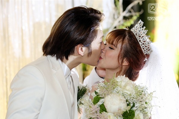 Đức Phúc hát Ánh nắng của anh mừng đám cưới Khởi My-2