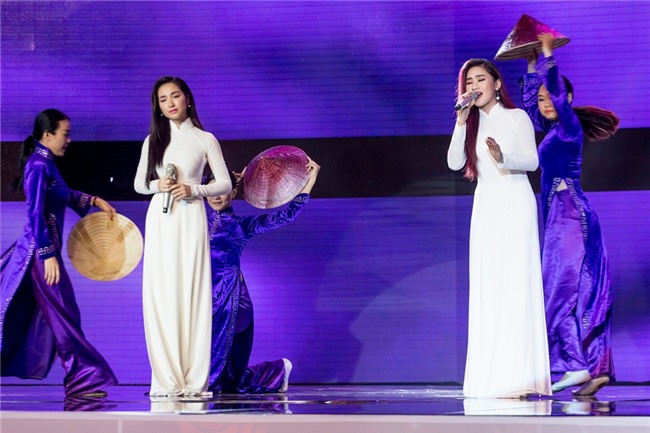 Gặp sự cố trang phục, Hòa Minzy tuột dốc không phanh với điểm số thấp nhất-1