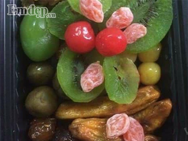 Tiểu thương tiết lộ giá nhập các loại kẹo, hạt dinh dưỡng, mứt trái cây dịp trước Tết gây sốc