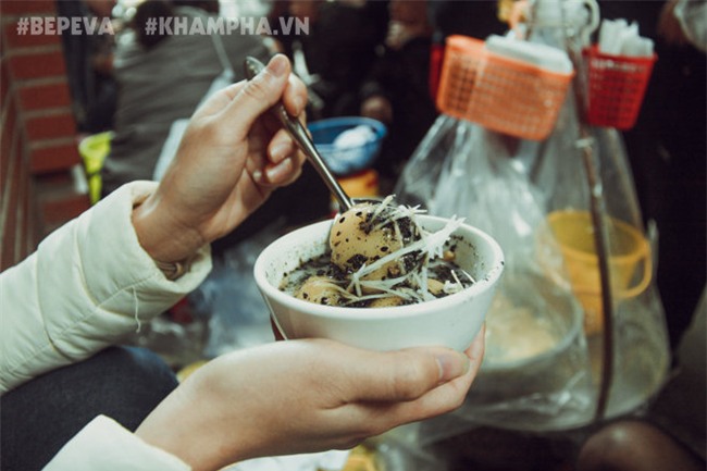 ganh banh troi tau nong hoi dong khach, du ha noi lanh lam van chap nhan dung de thuong thuc - 8