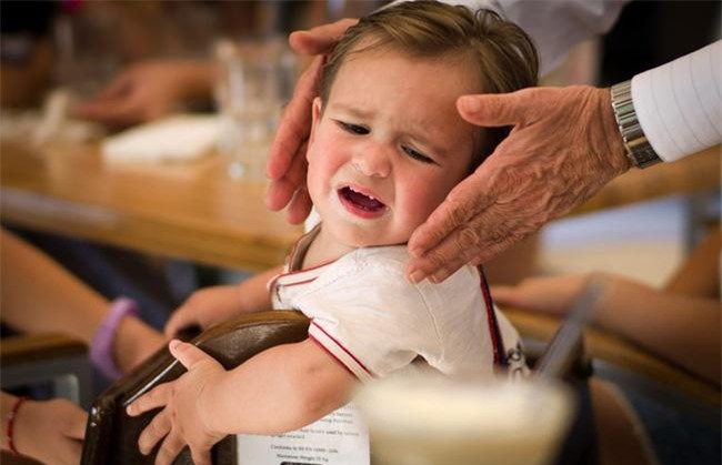 5 chiêu lạ đời có tác dụng làm dịu cơn tức giận, khóc lóc của trẻ chỉ trong vài giây - Ảnh 5.