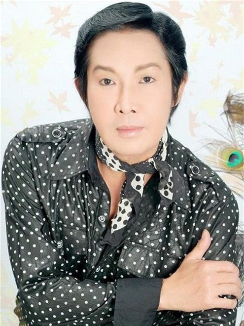 Câu chuyện tình duyên của Vũ Linh cũng không kém phần trắc trở. Mang tính đa tình của người nghệ sĩ nên ông được không ít người “thầm thương trộm nhớ”, tuy nhiên đa tình rồi lại đa đoan nên những cuộc tình của Vũ Linh thường mang màu sắc buồn. - Tin sao Viet - Tin tuc sao Viet - Scandal sao Viet - Tin tuc cua Sao - Tin cua Sao
