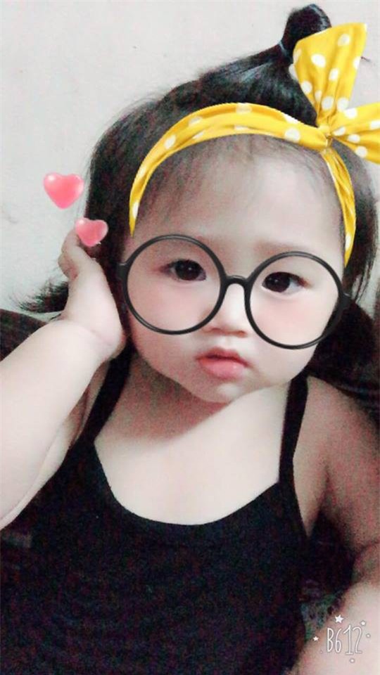 Clip: bố  một tayxách con trong bọc nylon. một tay kẹp thùng bia gây sốt cộng đồng mạng - Ảnh 3.