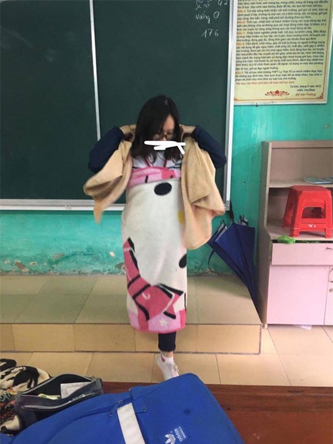 Chỉ có cái lạnh tái tê ngày 14 độ mới sinh ra được những cách chống rét bá đạo thế này - Ảnh 3.