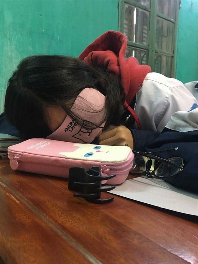 Chỉ có cái lạnh tái tê ngày 14 độ mới sinh ra được những cách chống rét bá đạo thế này - Ảnh 4.