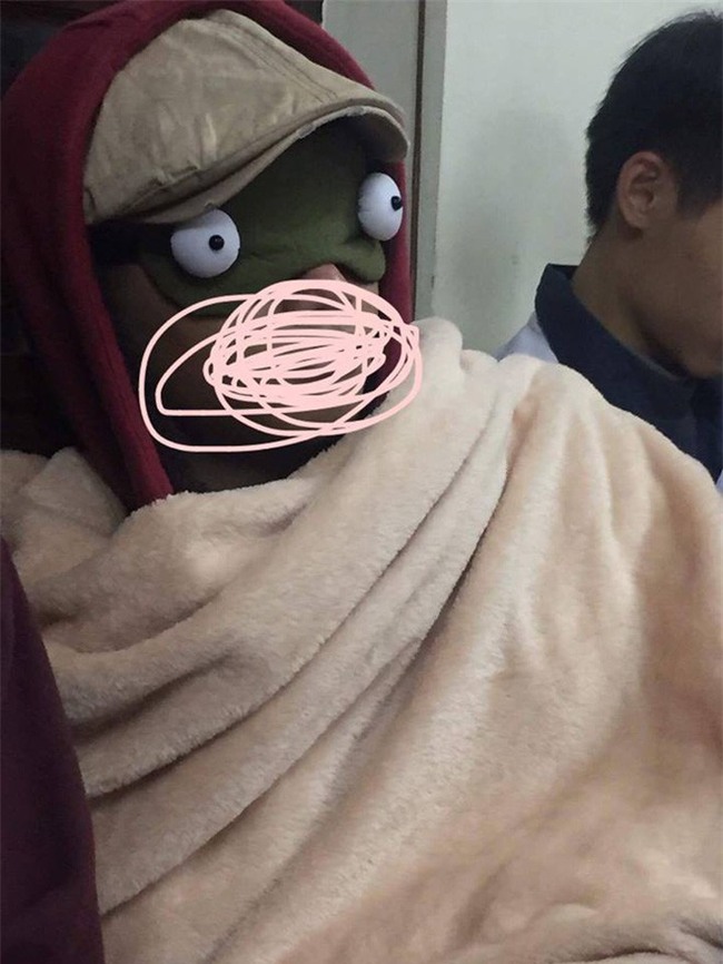 Chỉ có cái lạnh tái tê ngày 14 độ mới sinh ra được những cách chống rét bá đạo thế này - Ảnh 7.