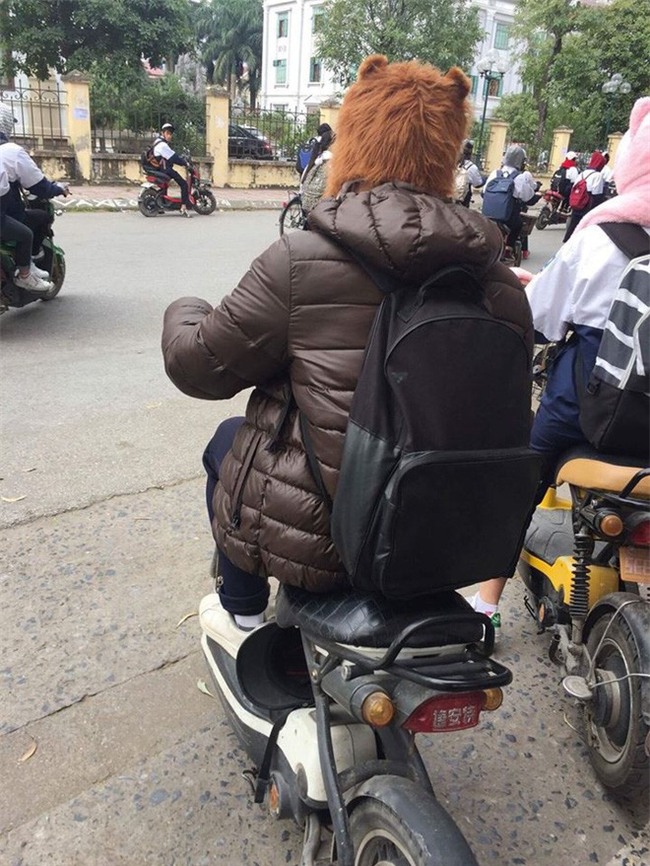 Chỉ có cái lạnh tái tê ngày 14 độ mới sinh ra được những cách chống rét bá đạo thế này - Ảnh 9.