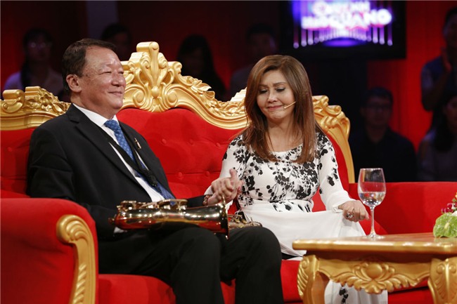 danh ca hoa mi khoc nac ke ve tai tieng tham giau, bo chong benh tat hinh anh 2