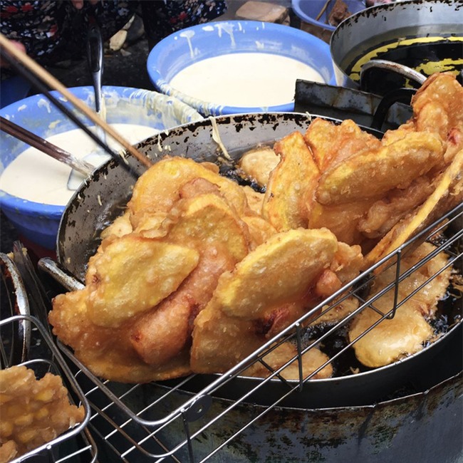 8 món ăn vặt nóng hôi hổi giúp bạn chống chọi với đợt rét đậm đầu tiên của mùa đông - Ảnh 12.