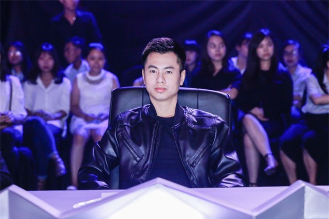 Theo đó, nhạc sĩ Dương Cầm là người đưa ra nhận xét cho các phần thi. - Tin sao Viet - Tin tuc sao Viet - Scandal sao Viet - Tin tuc cua Sao - Tin cua Sao
