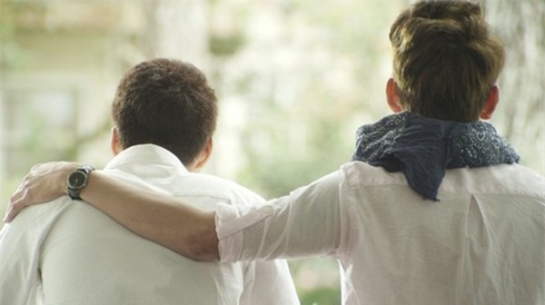 Tâm sự trớ trêu của cậu sinh viên được bạn cùng phòng chăm sóc như người yêu